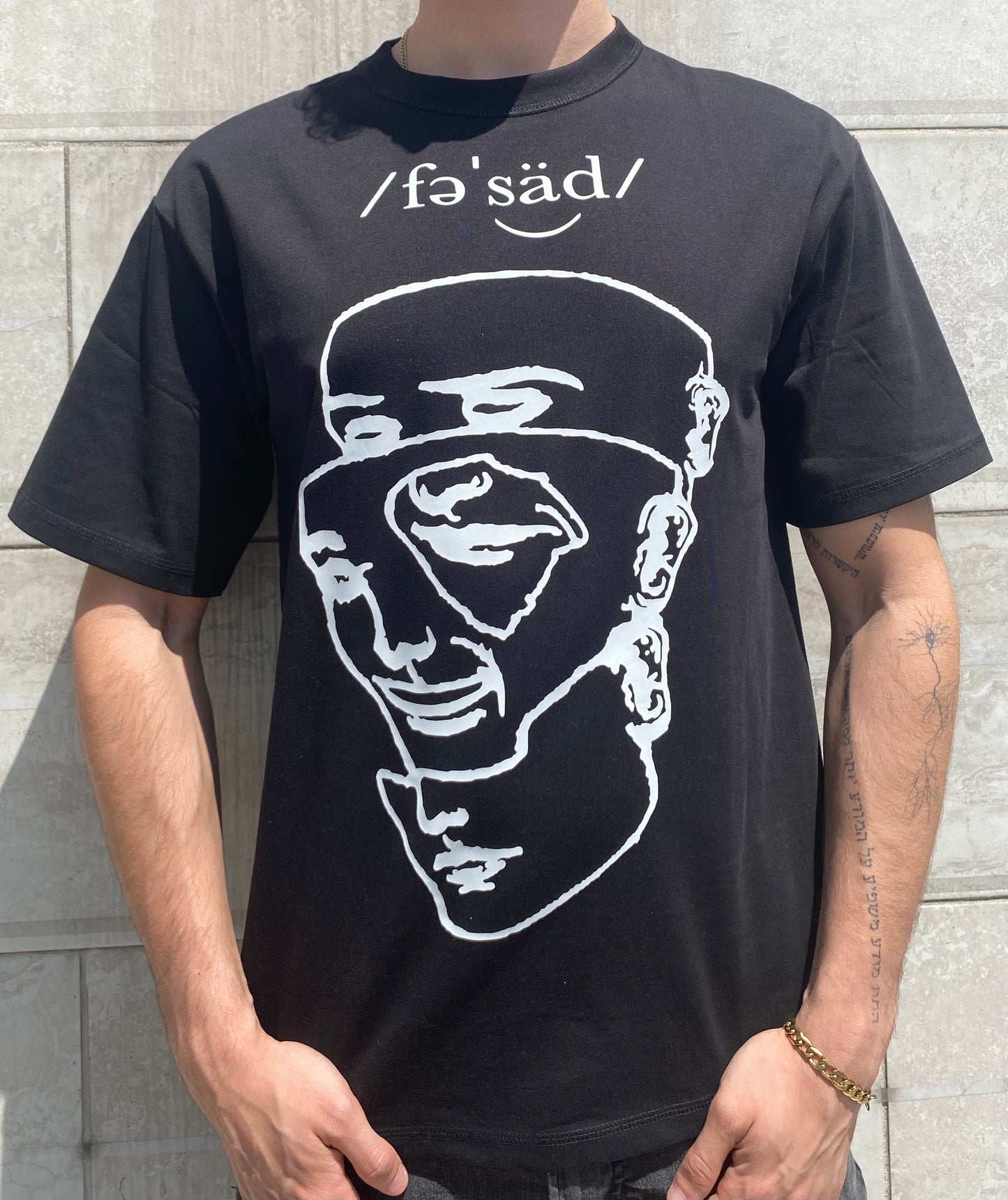 /fəˈsäd/ Faces Shirt